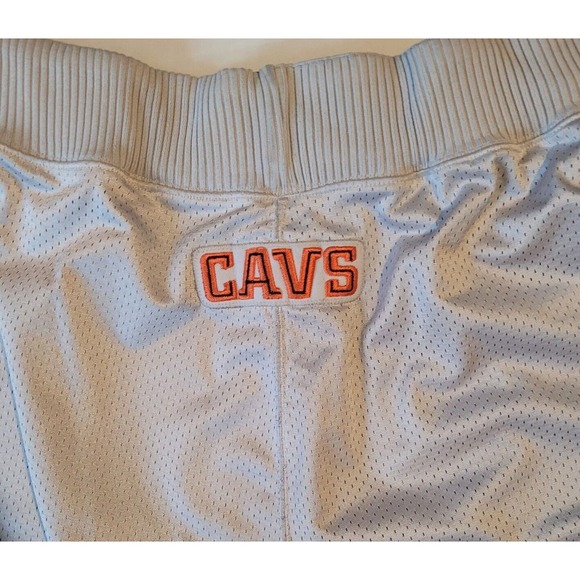 Vintage Cleveland Cavaliers Basketball Shorts Size 40 White Puma NBA W Flaws - Picture 15 of 16